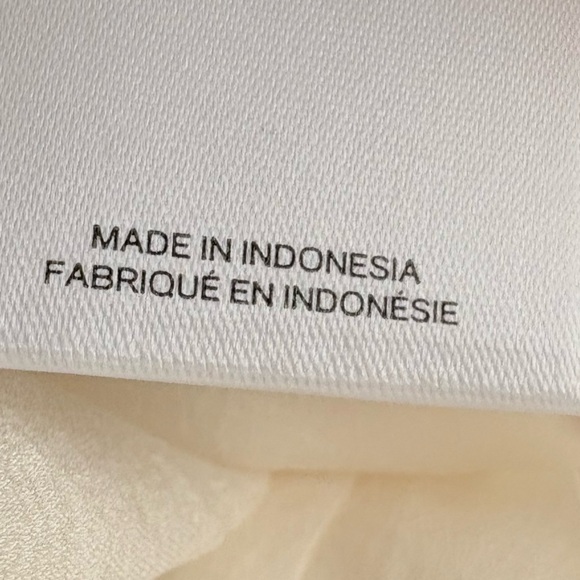 Express Cold Shoulder Long Sleeve Top Size Medium Beige loose style Fully lined - Picture 11 of 11